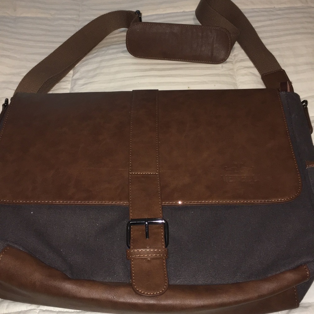 Vetelli laptop cross body bag